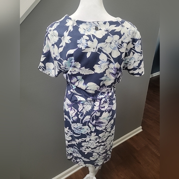 Soft Surroundings Blue Floral Shapely Anywhere Faux Wrap Dress Size Medium - Picture 4 of 6